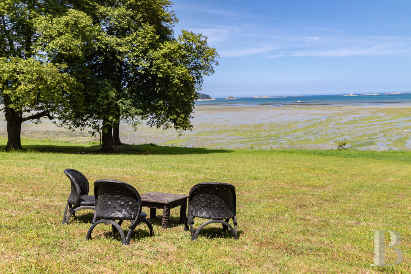 A set of two manor houses overlooks the Bay of Morlaix in Carantec on the north coast of Finistère - photo  n°7